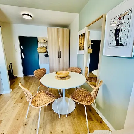 Milo Mi Aon I Balcony I10 Min From The *