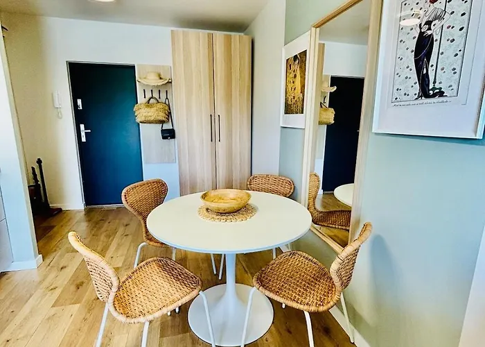 Milo Mi Aon I Balcony I10 Min From The *